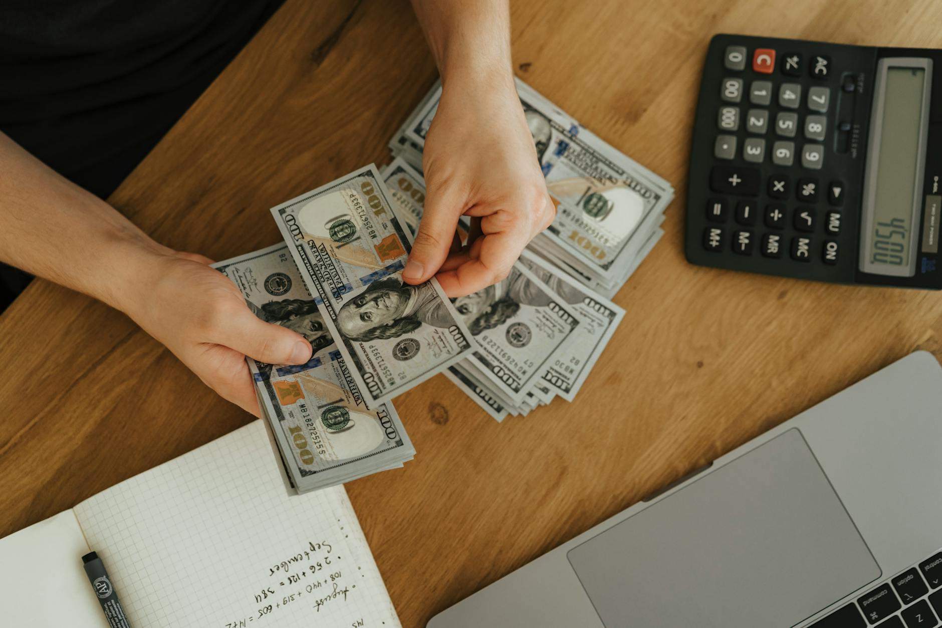 Người chơi ghi chú quản lý vốn khi tham gia Rồng Hổ online